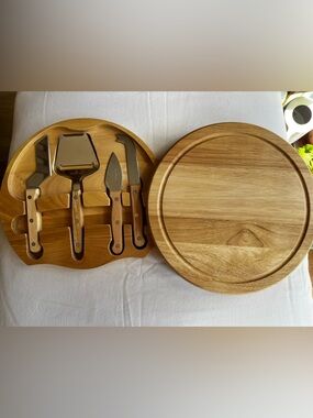 Croton Wooden Cheese Board and Knife Set in Natural Wood